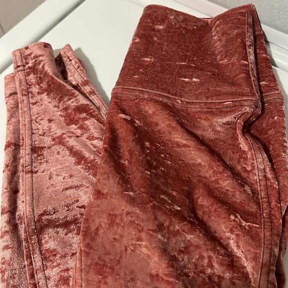 Lululemon leggings. Pink velvet, size 4. - Picture 6 of 7